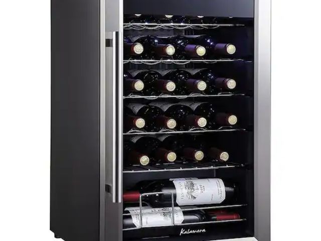 Lot 96-158367 - Atemomen
24 Bottle 2.4 cu. ft Cellar Cooling Unit with Compressor in stainless steel with Glass Door...
