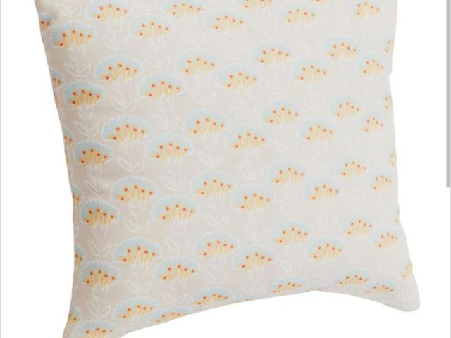 Lot 96-232463 - Hampton Bay 18 in. x 18 in. Outdoor Patio Throw Pillow in Allover Floral New