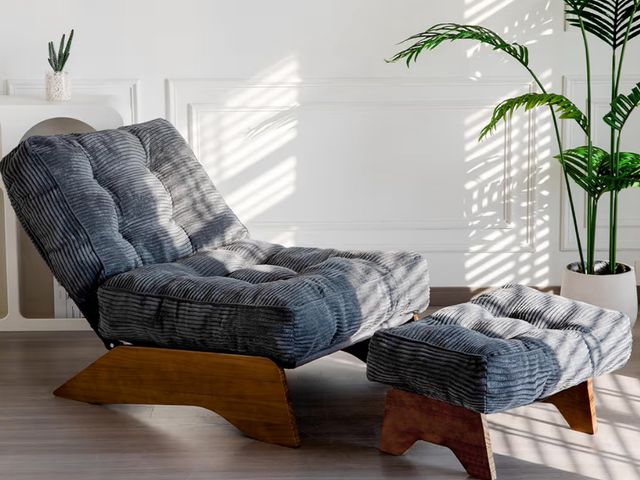 Lot 96-179541 - MAXYOYO Accent Chair with Ottoman Adjustable Backrest, Tufted Living Room Chair Upholstered Lounge C...