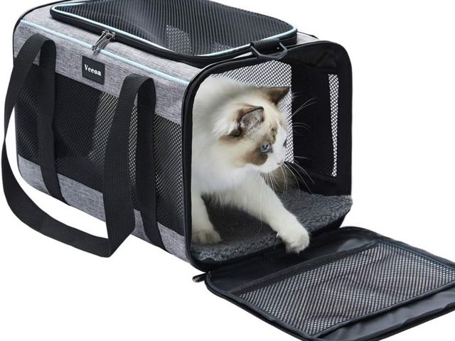 Lot 96-166302 - Vceoa 17.5x11x11 Inches Cat, Dog Carrier for Pets Up to 16 Lbs, Soft-Sided Cat Bag Animal Carriers T...