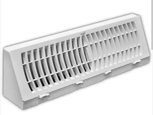 Lot 96-227694 - Bundle of 2 Everbilt 15 in. 3-Way Plastic Baseboard Diffuser Supply in White New
