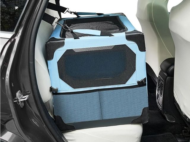 Lot 96-166729 - JOYTUTUS Collapsible Dog Crate, 26 Inch Portable Pet Crate for Car, Travel Dog Kennel Foldable Dog C...