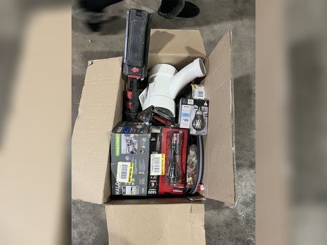 Lot 96-179432 - Mixed box of various Home Depot items mixed conditions