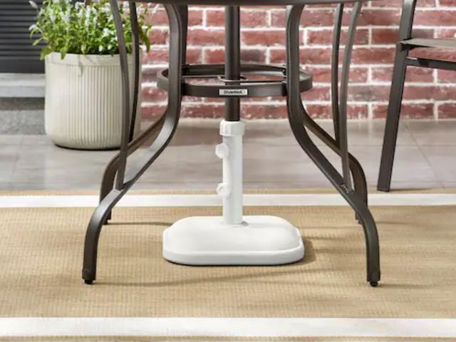 Lot 96-222134 - StyleWell
26 lb. Concrete and Resin Patio Umbrella Base in White
New