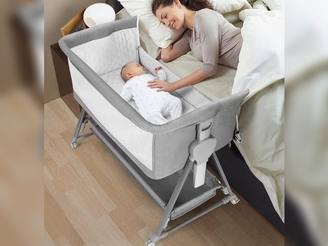 Lot 96-179537 - Cowiewie Bassinet Bedside Sleeper, Baby Bassinet with 7 Adjustable Height, Bedside Bassinet for Baby...