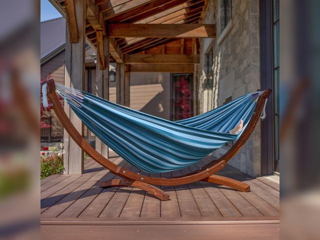 Lot 96-181658 - Double Cotton Hammock with Solid Pine Stand (8ft/260cm) - Blue Lagoon
New MSRP $329.99