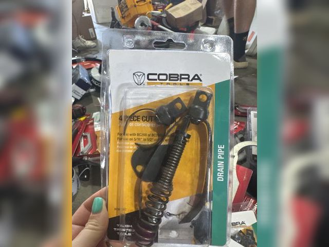 Lot 96-165217 - Cobra 4-Piece Plumbers Cutter Set (model BC96299C)

New