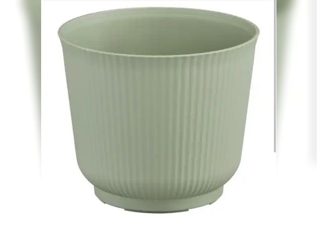 Lot 96-170481 - Vigoro 6 in. Tierney Sage Green Ribbed Resin Planter (6 in. D x 5.7 in. H) Used