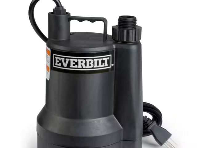 Lot 96-162227 - Everbilt
1/6 HP Plastic Submersible Utility Pump

Appears to be lightly used
