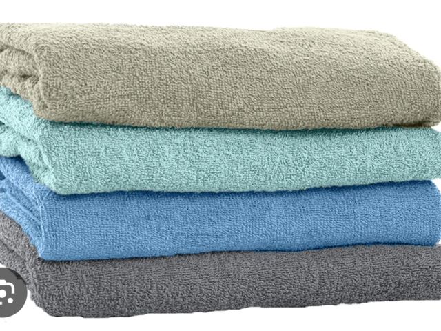 Lot 96-230604 - Bundle of 6 Solid Color Bath Towels New