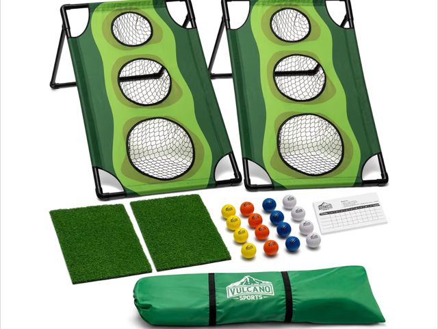 Lot 96-177428 - Par 1 Backyard Golf Cornhole Game, Golf Gifts for Men, Golf Accessories for Men, Golf Chipping Game,...