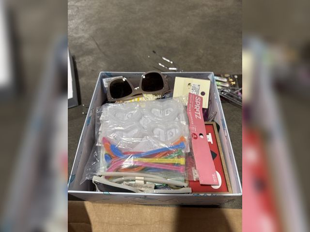 Lot 96-165832 - Gift Box of Miscellaneous Target Items
New