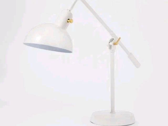 Lot 96-179159 - Cantilever Floor Lamp (Includes Led Light Bulb) White - Threshold Designed With Studio Mcgee New