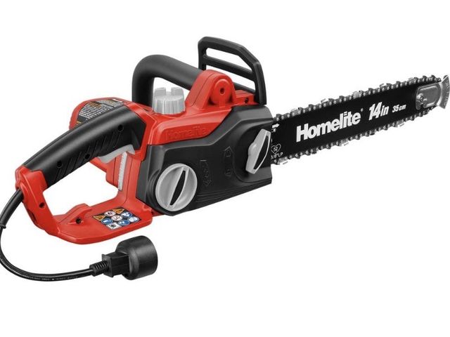 Lot 96-195387 - Homelite 14 in. 9 Amp Electric Chainsaw appears lightly used untested