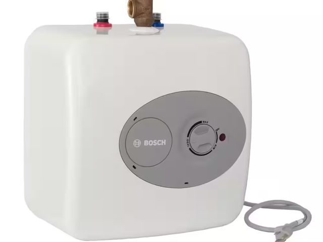 Lot 96-165727 - Bosch
2.5 Gal. Electric Point-of-Use Water Heater

MSRP $205

New
