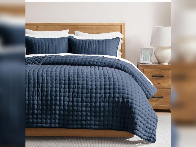 Lot 96-190361 - WDCOZY Navy Blue Queen Size Quilt Bedding Sets with Pillow Shams, Lightweight Soft Bedspread Coverle...