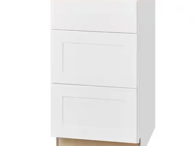 Lot 96-165065 - Hampton Bay
Avondale 18 in. W x 24 in. D x 34.5 in. H Ready to Assemble Plywood Shaker Drawer Base K...