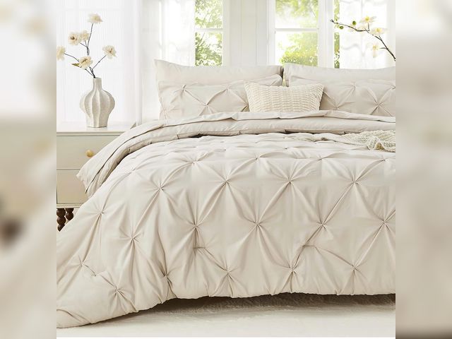 Lot 96-181652 - Sasttie King Size Comforter Set, 7-Piece Bed in a Bag, Pintuck Bedding Set for All Season, Includes ...