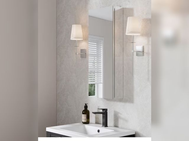 Lot 96-192973 - WELLFOR
ROSA 12 in. W x 30 in. H Rectangular Aluminum Tri-View Medicine Cabinet with Mirror, Adjusta...