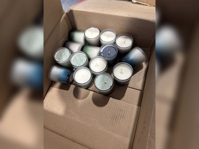 Lot 96-173598 - Mixed Box of Candles