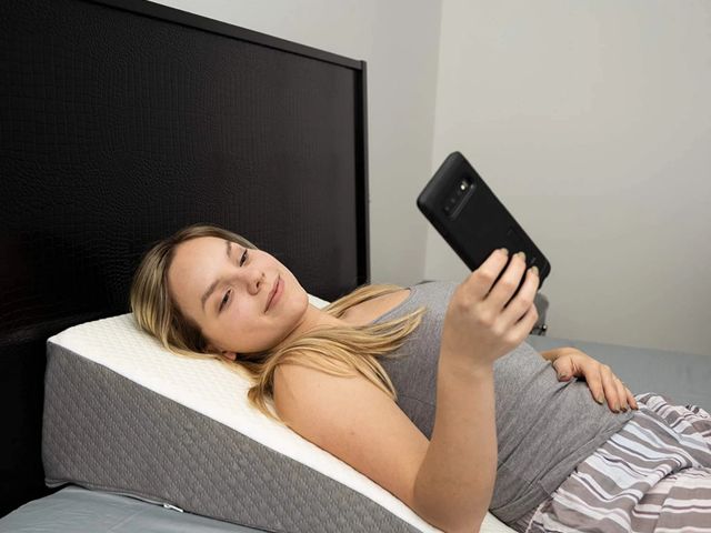 Lot 96-187434 - Bed Wedge Pillow with Memory Foam Stylish Chic Jacquard Cover Snoring Pillow
Appears Lightly Used