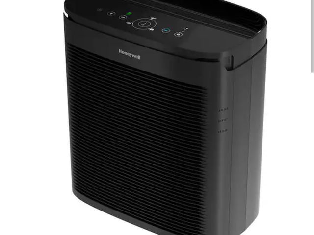 Lot 96-219824 - Honeywell PowerPlus HEPA Air Purifier, Extra-Large Room (530 sq. ft.) Black Used Untested MSRP $289