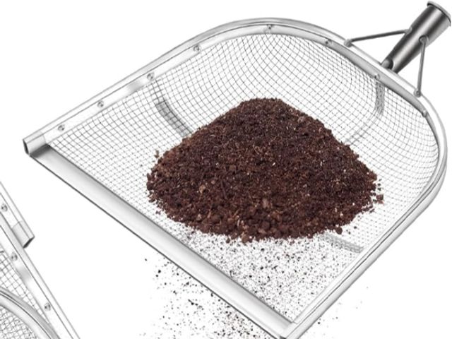 Lot 96-190243 - Leaking Soil Shovel Mesh Stainless Steel Agricultural Gardening Filter Screen Sieve Thickened Siftin...