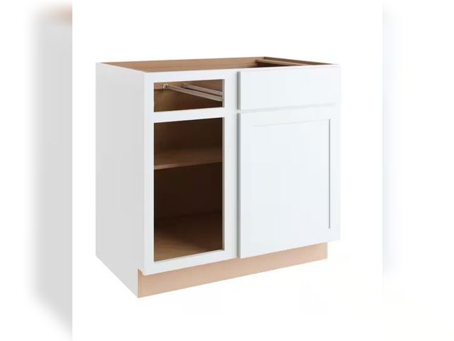 Lot 96-166879 - Hampton Bay Courtland 36 in. W x 24 in. D x 34.5 in. H Assembled Shaker Base Kitchen Cabinet in Pola...