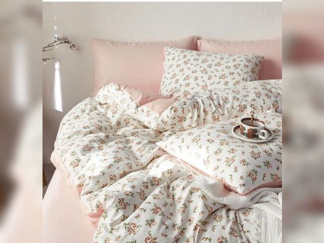 Lot 96-170393 - Wake In Cloud - Floral Comforter Set, Coquette Cottagecore Aesthetic Flower Shabby Chic Pattern for ...