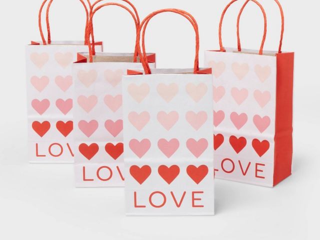 Lot 96-161441 - 24 Pack of 8.375"x5.25"x 3.25" Valentine's Day XS Gift Bags - Spritz™ New