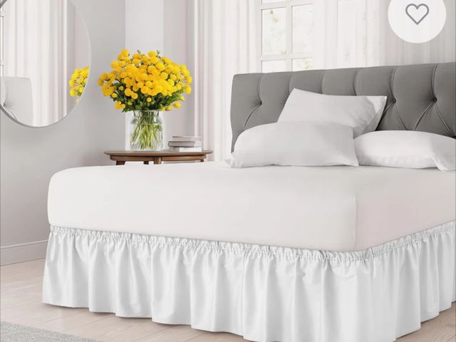 Lot 96-230535 - Wrap Around Dust Ruffle Bed Skirt - For Queen Size Beds With - Easy Fit Elastic Strap - Adjustable P...