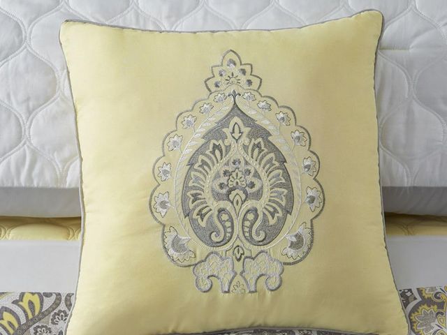 Lot 96-166638 - 510 Design Yellow 17inx17in embroidered pillow
Unused