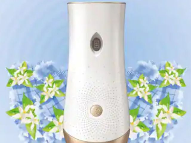 Lot 96-227779 - Glade 6.2 oz. Automatic Air Freshener Tool only, lightly used