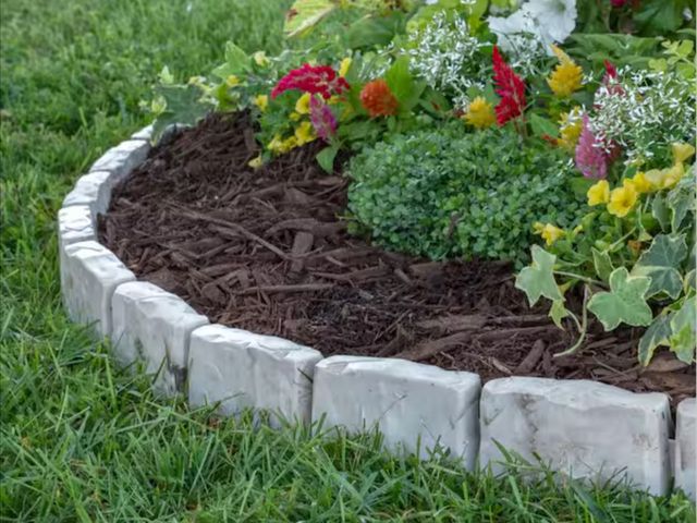 Lot 96-163047 - Vigoro Decorative Faux Stone 90 ft. x 2.7 in. Brown Plastic No-Dig Landscape Edging Kit New MSRP $14...