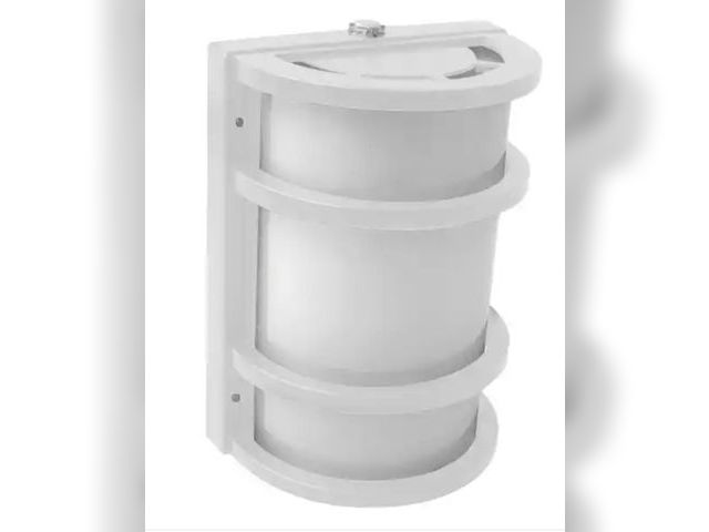 Lot 96-167072 - Commercial Electric
60-Watt Equivalent Integrated LED White Dusk to Dawn Photocell Sensor Half Moon ...