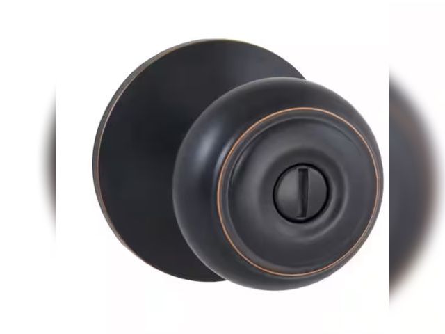 Lot 96-174013 - 6 Pack of Defiant Hartford Aged Bronze Bed/Bath Door Knob

New