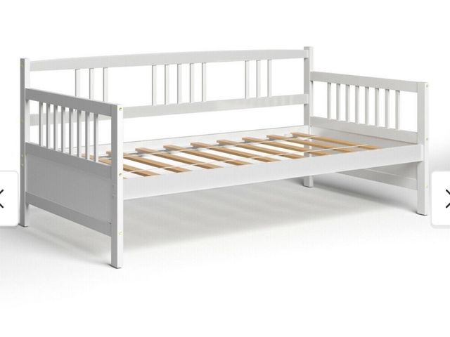 Lot 96-198327 - Twin Size Wooden Slats Daybed Bed with Rails-White MSRP $179 New