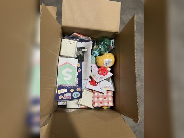 Lot 96-178170 - Mixed box of various Target and Amazon items New