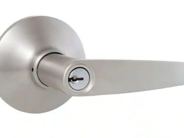 Lot 96-164713 - Defiant
Olympic Stainless Steel Keyed Entry Door Lever
Open Box - Loose Hardware, Unsure if all ther...