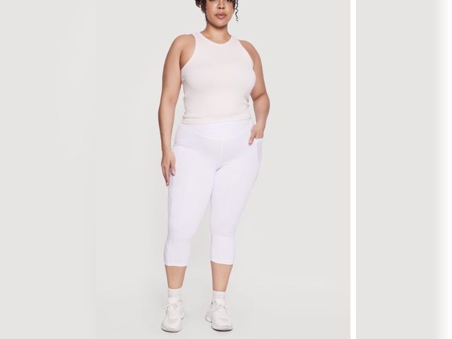 Lot 96-233110 - Women's Plus Size Side Pocket Capri Leggings New Size 2XL