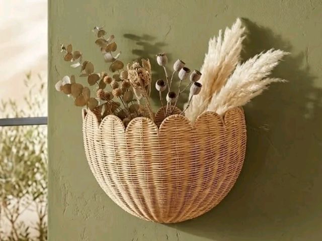 Lot 96-230828 - Scalloped Wall Basket Handwoven Natural Rattan Storage Organizer with Sturdy Metal Frame, Nordic Sty...