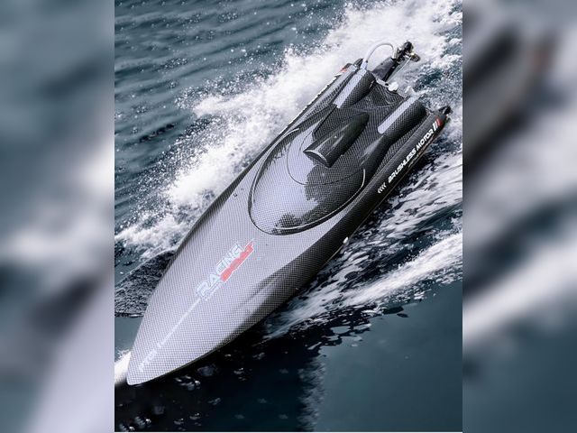 Lot 96-174104 - RTR 25.5Inches FT011 Large Remote Control Brushless Boat RC Speed Watercraft 2.4G 4WD 55KM/H for 14Y...