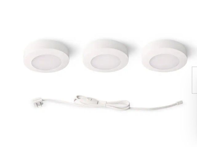 Lot 96-191600 - Commercial Electric 3-Light LED AC Puck Light Kit in White New