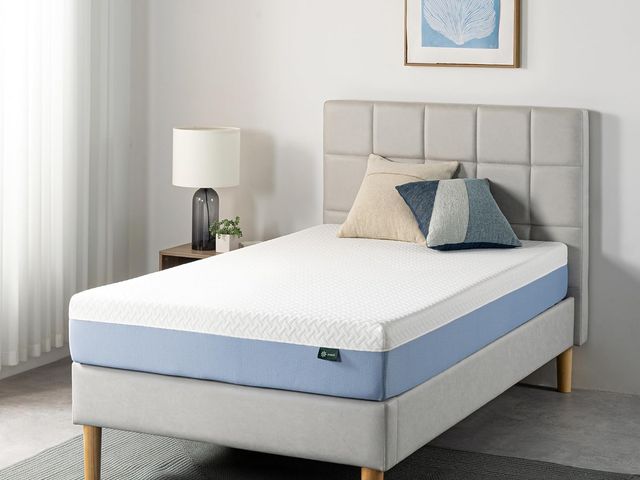 Lot 96-197477 - Zinus 8-Inch Twin Cooling Essential Memory Foam Mattress, White, Medium Feel, Fiberglass Free, Certi...