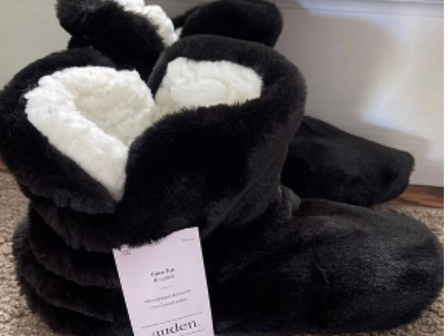 Lot 96-178186 - Auden Faux-Fur Booties with gripper bottoms S/M 5 - 7 New