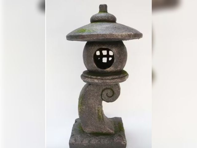 Lot 96-162619 - 23 in. Grey Stone Pagoda Lantern Garden Statue

New , damaged box ( slight damage on top of statue )