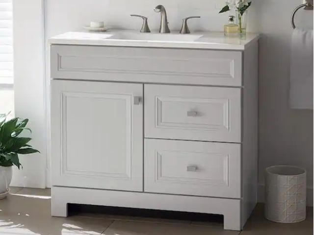 Lot 96-191238 - Home Decorators Collection
Sedgewood 36.5 in. W x 18.75 in. D x 34.375 in. H Single Sink Bath Vanity...