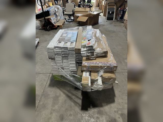 Lot 96-192151 - Pallet of various blinds. New, Pallets have strict 5 day pickup