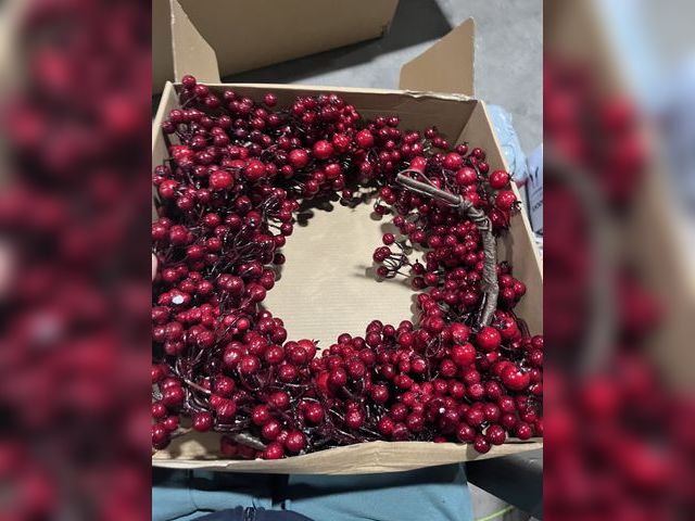 Lot 96-191767 - BINFEN 6FT Artificial Red Berry Christmas Garland, Winter Holly Berry Garlands for Table, Mantle, Fi...