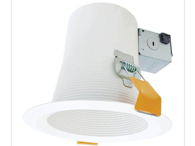 Lot 96-165492 - HALO CEZ 6 in. White Recessed Light Canless EZ-Trim E26 Lamp-Based Direct Mount